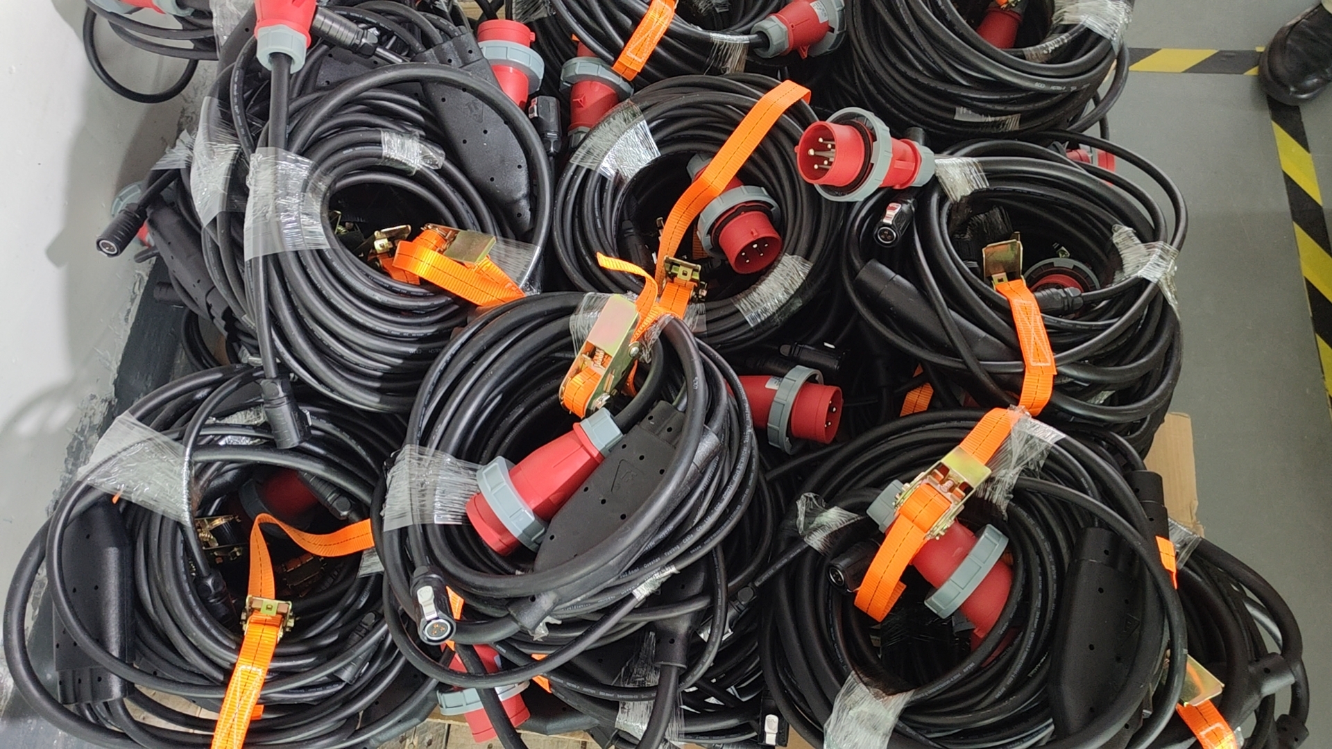IEC 60309 连接器,舞台配电,工业机械类配电.jpg